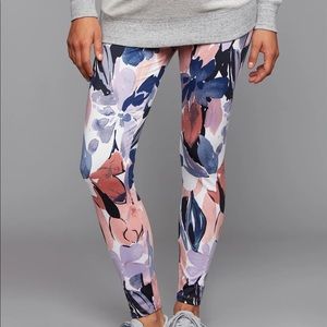 A Pea in the Pod underbelly maternity leggings